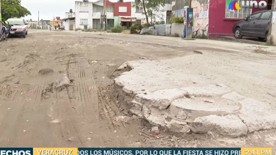 Habitantes denuncian calles en mal estado.