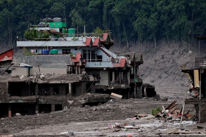 Deslave en Nepal deja al menos 160 muertos y más de 400 desaparecidos