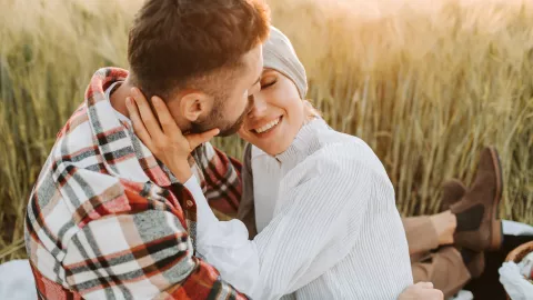 ¿Por qué tu pareja te besa en la nariz? Los psicólogos lo explican