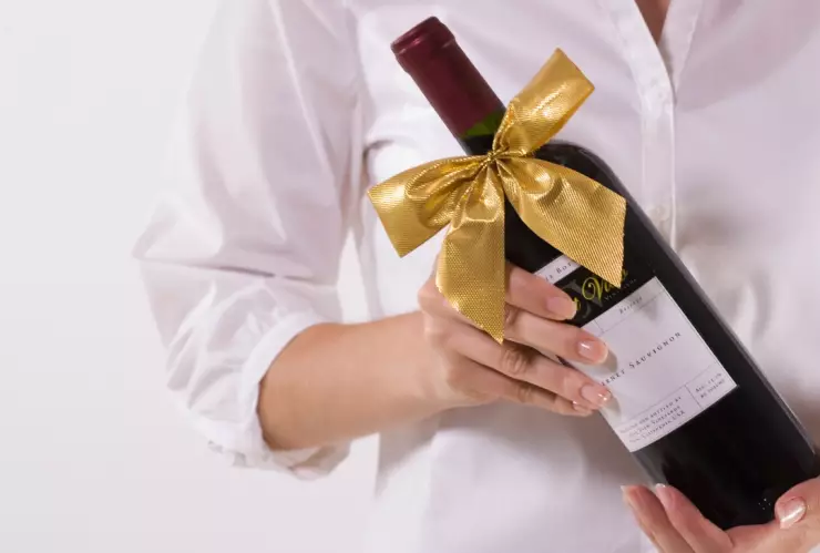 Estos son los mejores vinos económicos para regalar Navidad