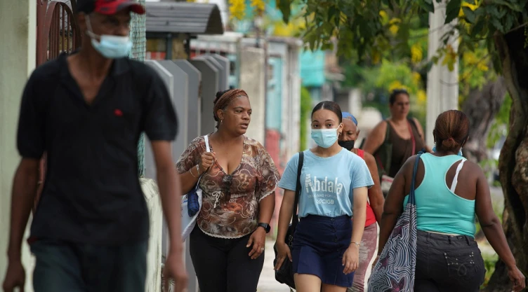 Salud: Cuba emilina uso de cubrebocas por avance de vacunación COVID