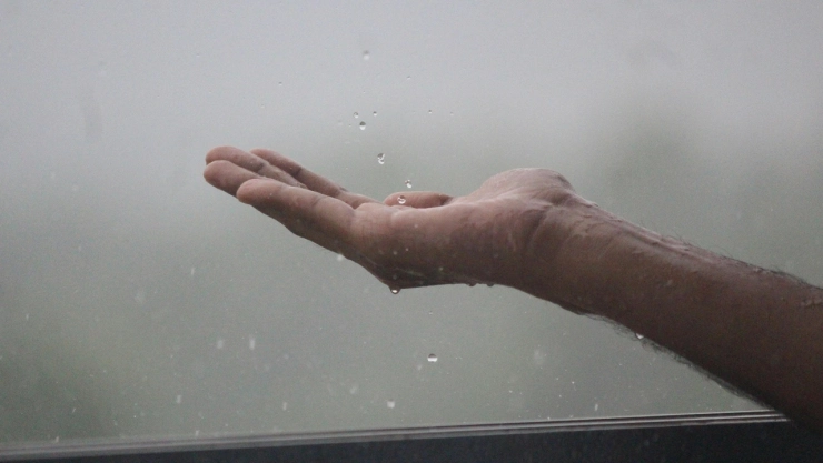 CDMX registra lluvias fuertes este jueves 24 de julio. Alerta por inundaciones y bajopuentes peligrosos. Infórmate y toma precauciones.