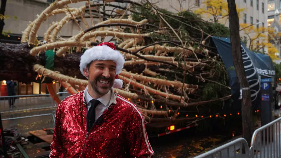 persona con gorro navideño