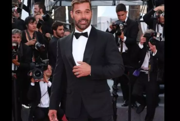 El cantante Ricky Martin gana demanda de acoso y violencia doméstica contra su sobrino.