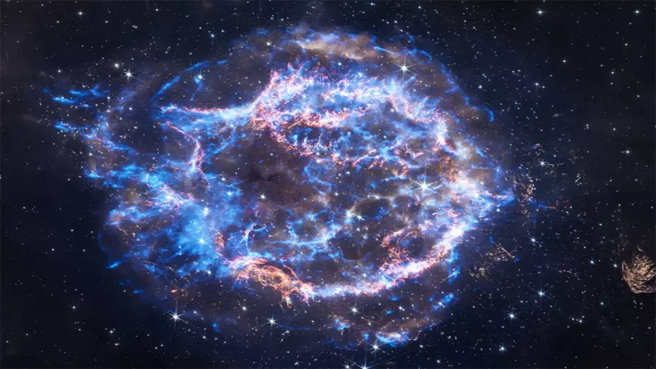 La basura espacial, compuesta por satélites inactivos y fragmentos de cohetes, representa una amenaza para las naves espaciales y puede caer a la Tierra.