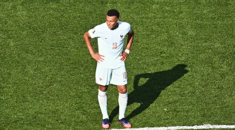 Mbappé, cuestionado por las parejas de los jugadores de Argentina