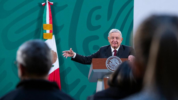 AMLO vence a la Covid-19, pero sigue en observación.