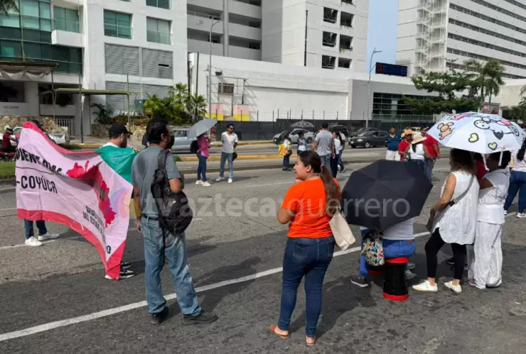 Bloqueo en la Diana Cazadora de Acapulco: trabajadores administrativos exigen pago de sueldos