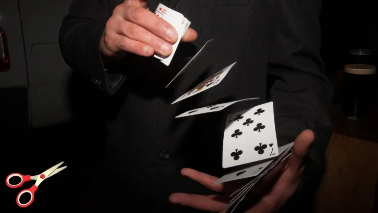 Manualidades de Magia Cómo crear un sombrero de copa y varita a partir de cartón prensado y tela de fieltro.jpg