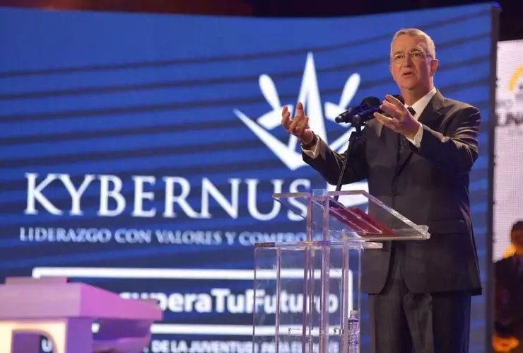 Ricardo Salina Pliego en evento Recupera tu Futuro