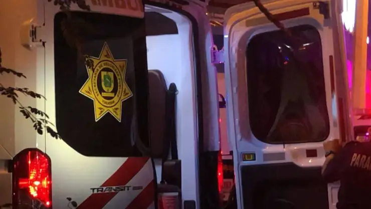 Umán_ Fuerte accidente provoca volcadura de taxi con 16 pasajeros a bordo