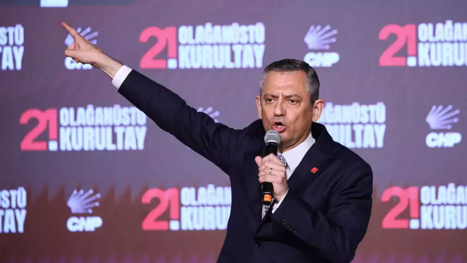 Ozgur Ozel, líder del Partido Republicano del Pueblo, en Turquía.