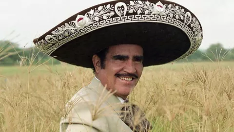 Salen a la luz imágenes de la tumba de Vicente Fernández.