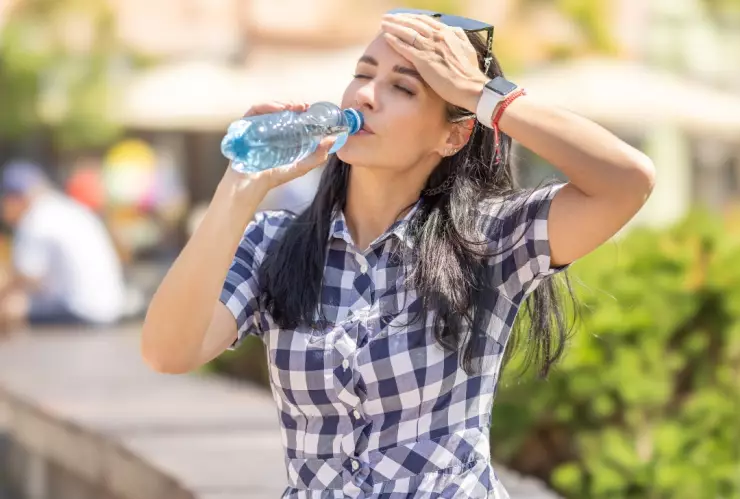 ¿Cuál es la cantidad de agua idónea que debemos tomar?