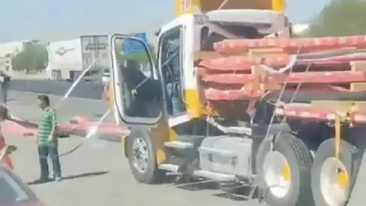 Filtran VIDEO del conductor de tráiler que murió aplastado por vigas de acero ¿Se ve el cuerpo?