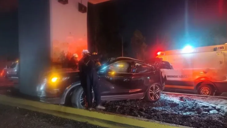 VIDEO: Familia murió tras accidente en la autopista México-Puebla hoy; se incrustó contra puente en La María