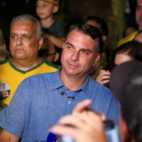 ¿El fin de la era Lula? Quién es Flávio Bolsonaro, el candidato que podría quitarle el poder a la izquierda en Brasil