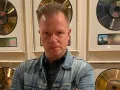 Gavito y sus discos.jpg