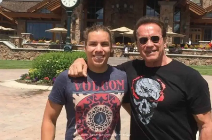 Arnold-Schwarzenegger-detective-en-el-kinder