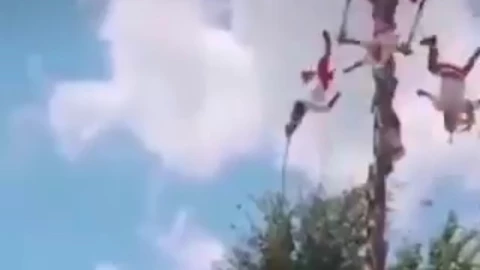 Video: Voladores Papantla caen de una altura de 10 metros