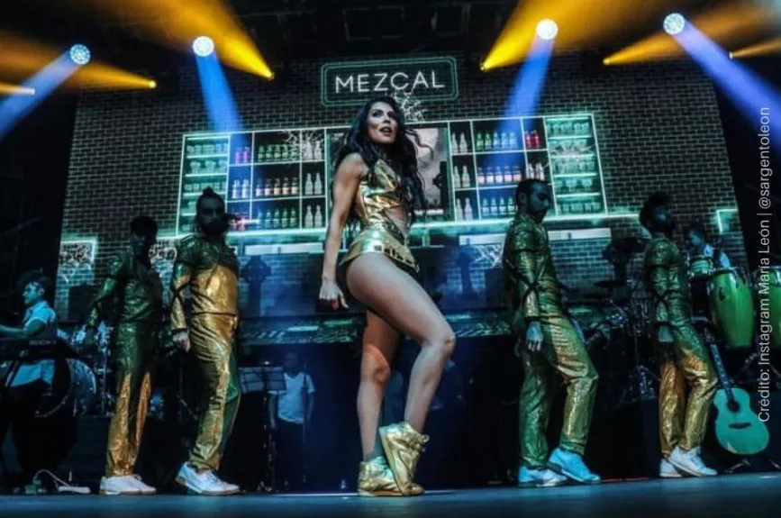 Maria León Bailando.jpg