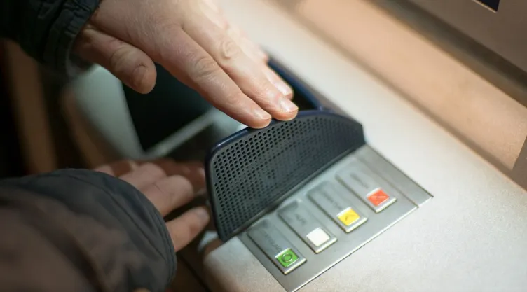 Error podría impedir retirar dinero de la Pensión Bienestar en abril 2024.jpg