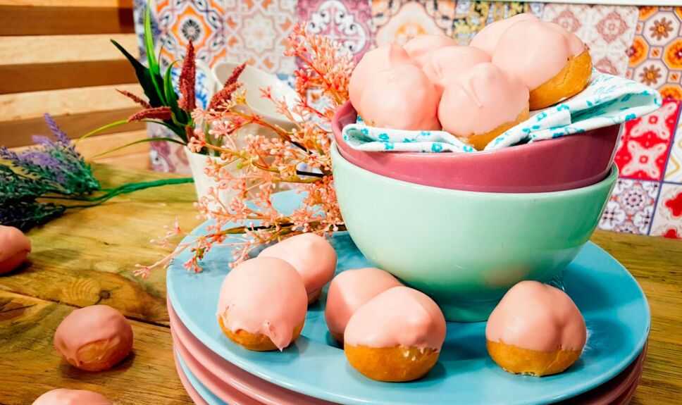 Profiteroles rosas