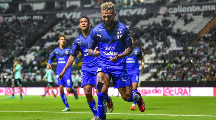 Duván Vergara celebra con Rayados
