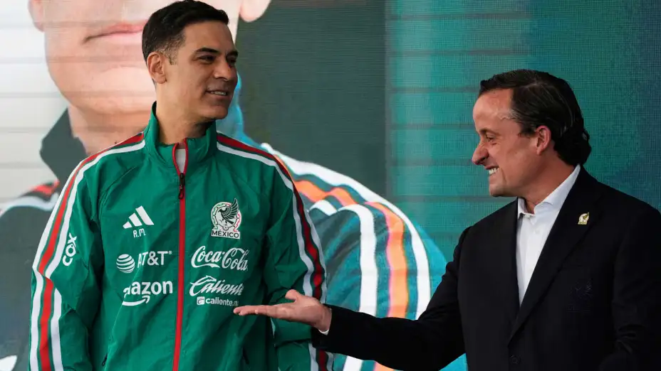 Rafael Márquez y Mikel Arriola.