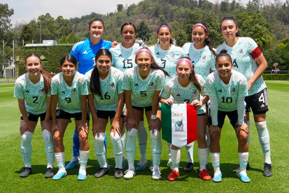 Selección Mexicana Femenil Sub-20 en el CAR.jpeg