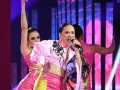 Caro Heredia fue la primera en abrir las presentaciones del Sexto Concierto de La Academia 2024 como solista. Encendió el escenario con una emotiva interpretación de la canción “Pa’ tipos como tú" de Shakira.
Arturo López Gavito fue el primero en ofrecer sus críticas, destacando que Caro había hecho un trabajo increíble en el escenario. Aunque reconoció su notable desempeño, también señaló algunas áreas de oportunidad para su desarrollo.