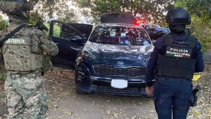 balacera_palenque_clandestino_manzanillo_colima_policia_soldado_auto_puertas_abiertas