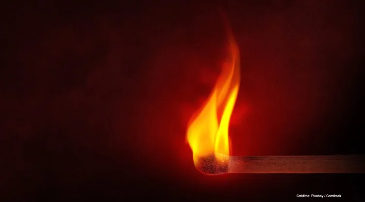 modelo brasileña prende fuego pelea.jpg