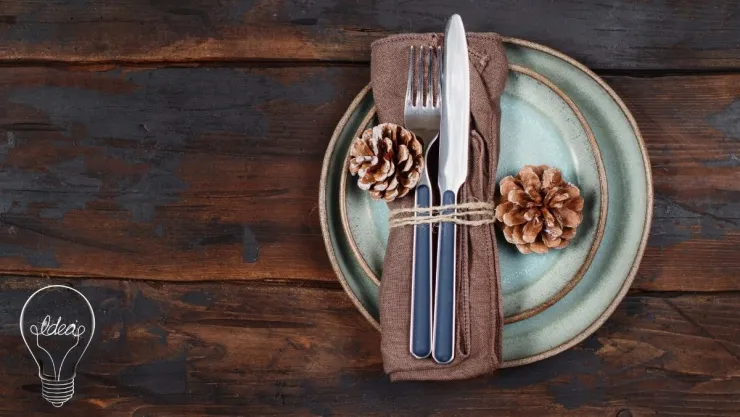Ideas DIY Cómo crear un centro de mesa a partir de ramas secas y piñas de pino.jpg