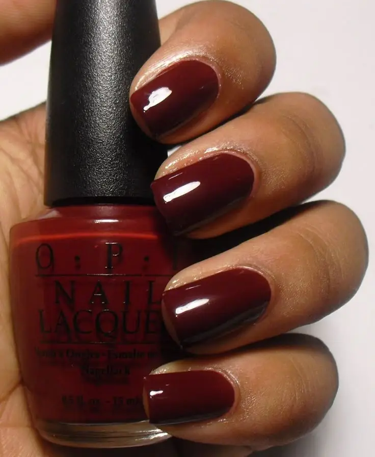 13 diseños de uñas rojas sencillas, pero elegantes: para natación, gym, pádel o atletismo