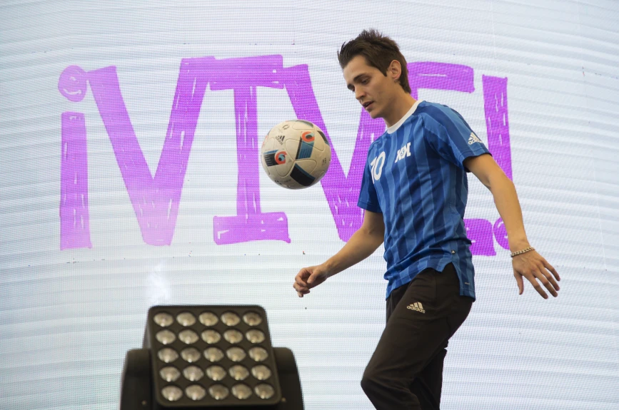 Zero dominando el balon.jpg