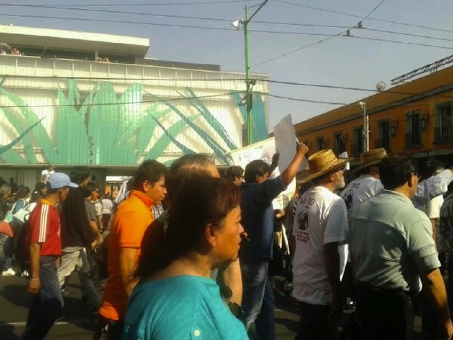 Integrantes del Comité del 68 encabezan la marcha