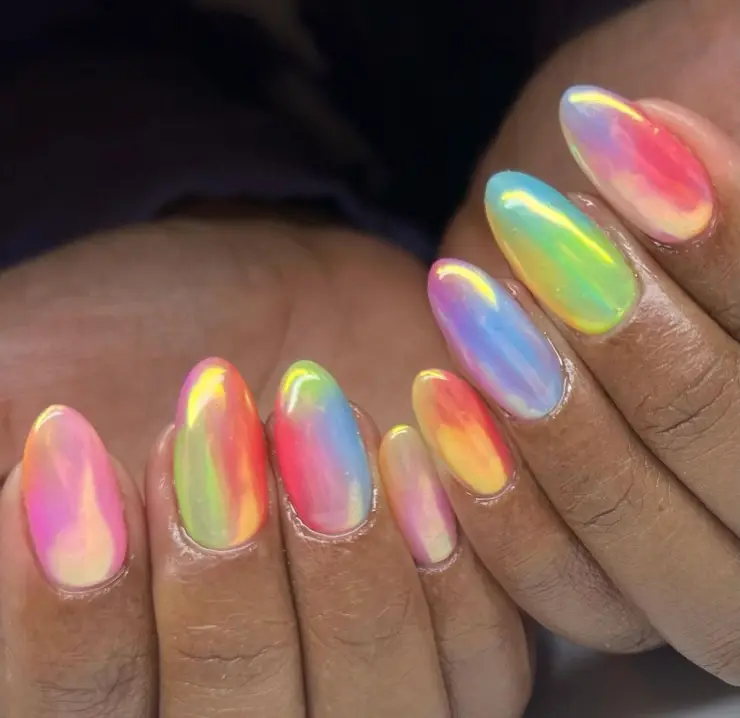 6 diseños de uñas efecto aurora que te encantarán para esta temporada: en manos o pies
