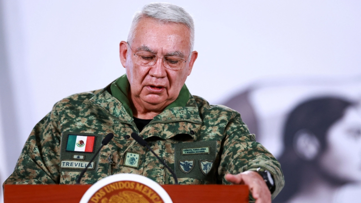 Con la voz entrecortada, Ricardo Trevilla Trejo honra a militares tras muerte de El Mencho