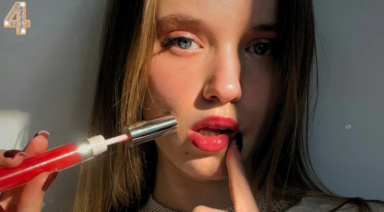 4 formas de usar el gloss para dar volumen a los labios al instante.jpg