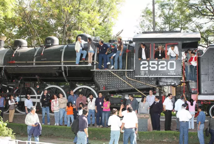 antigua estación del ferrocarril en querétaro.jpg