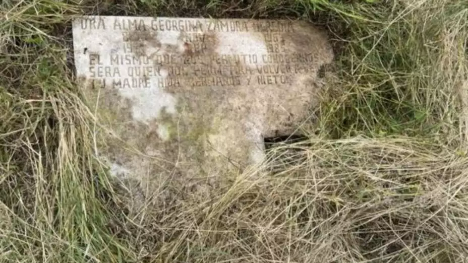 Placa doctora en fosa común del 85