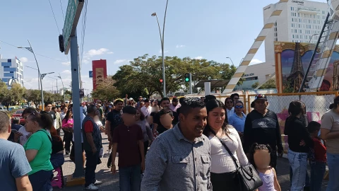 Feria de León 2025 largas filas y tráfico pesado a solo dos días de su cierre.png