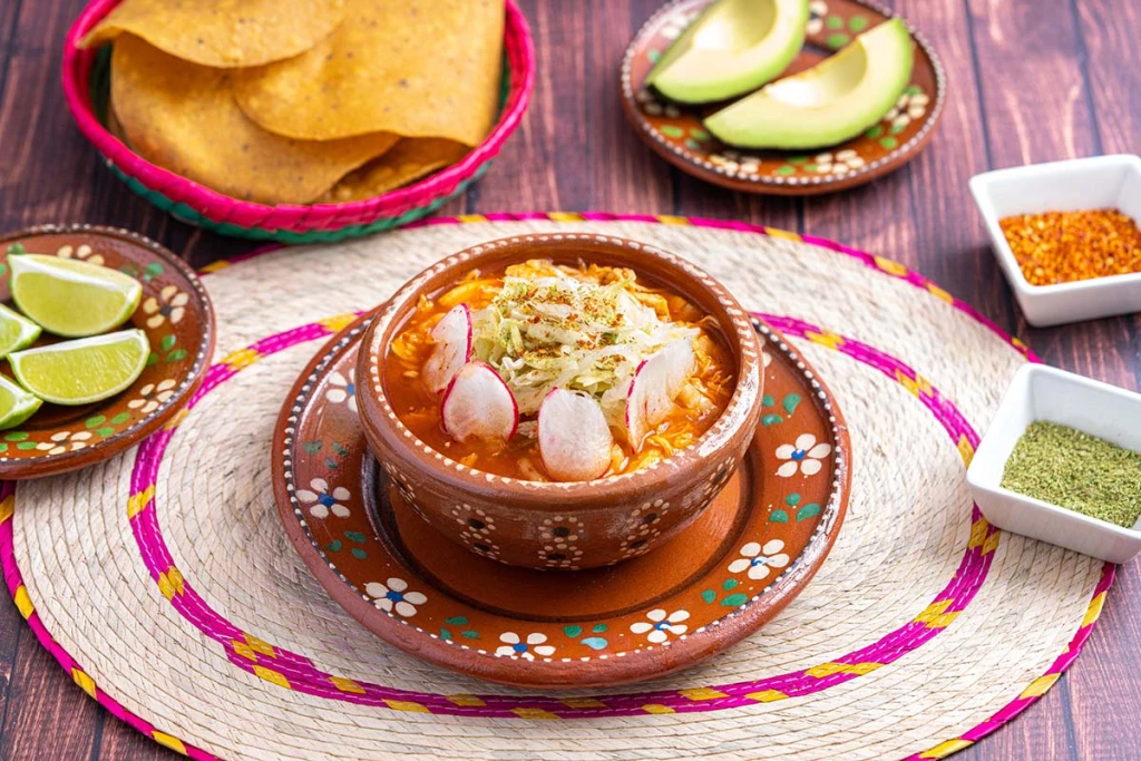Plato con pozole