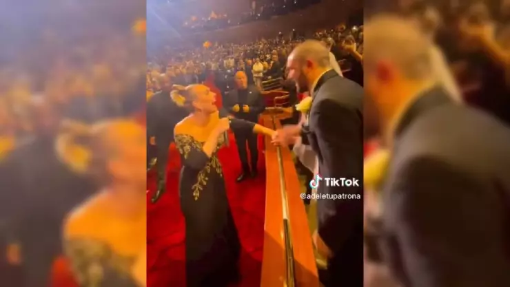 Recien casados festejan su boda en CONCIERTO de Adele