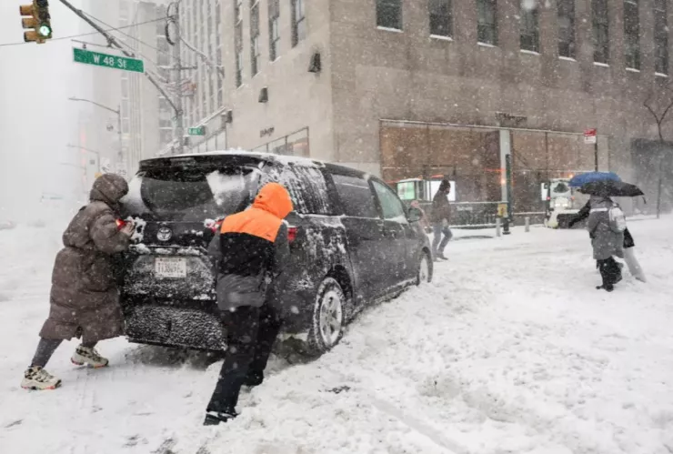 Condiciones invernales causan muertos y afectaciones en servicios básicos en EU