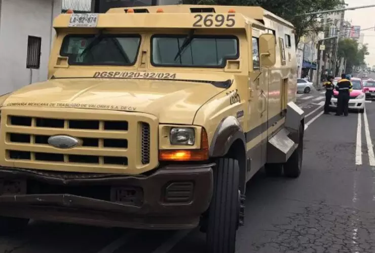 Camioneta de valores arrolla y amputa piernas a hombre en CDMX
