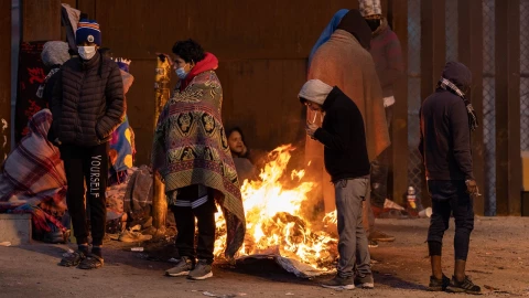 Asesor de Seguridad Nacional de la Casa Blanca anunció que EU aceptará como refugiados a algunos migrantes, no mexicanos que ya estén en México.