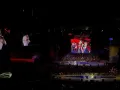 La proyección de escenas icónicas en las pantallas del Auditorio Nacional, acompañadas de las melodías en vivo, permitió a los asistentes revivir las batallas más épicas de los caballeros, sintiendo la energía del cosmos fluyendo en cada nota.