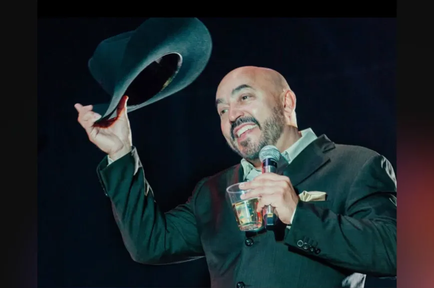 Su trabajo fue reconocido con un Grammy al Mejor Álbum de Banda en 2009 por Tu Esclavo y Amo, consolidándolo como una voz influyente en la música regional mexicana.